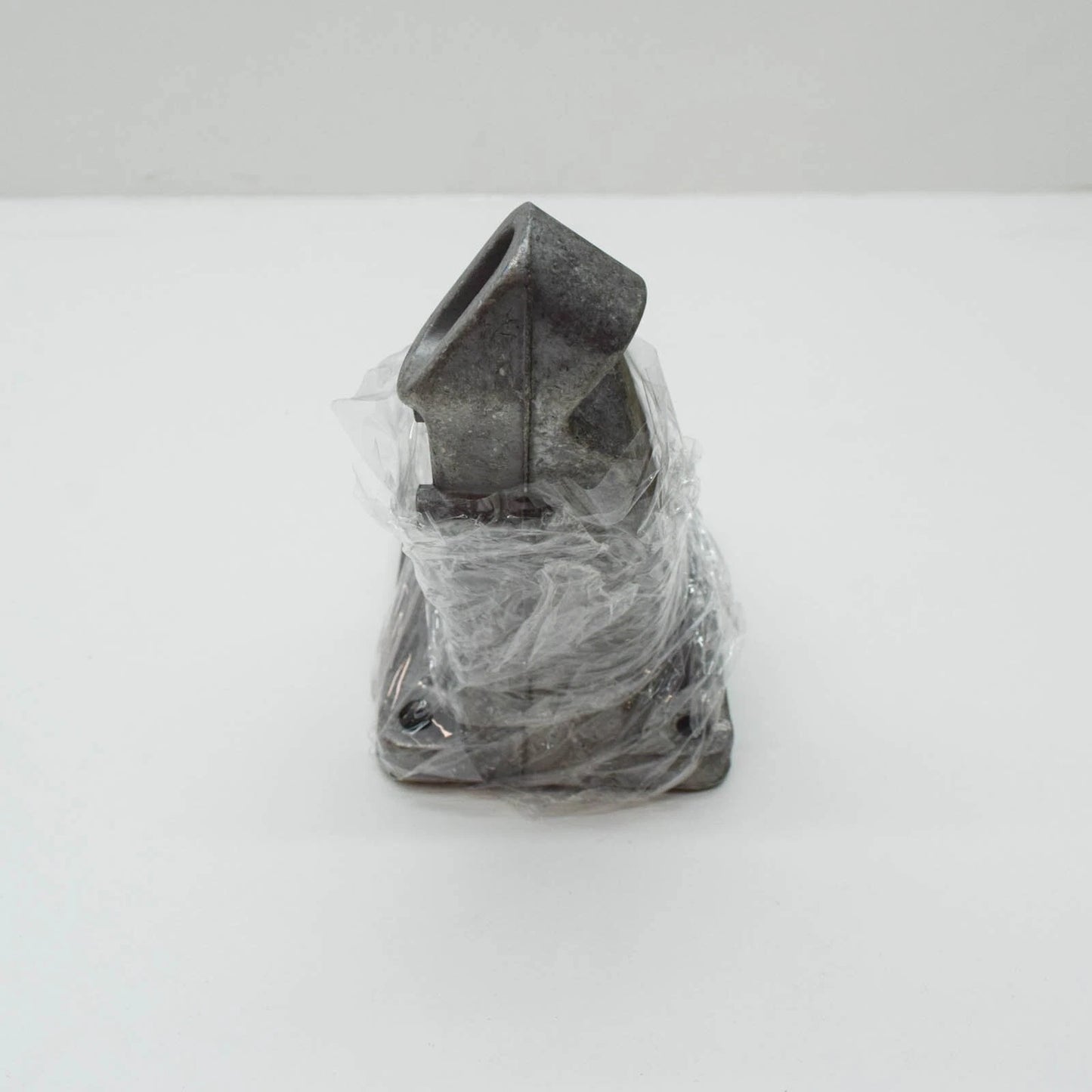 NEW BMW 5 E28 RIGHT SUPPORTING ENGINE BRACKET 11811127362 1127362 ORIGINAL