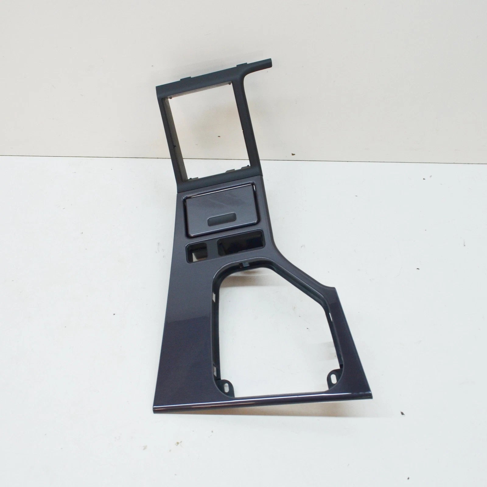 NEW BMW 5 E39 CENTER CONSOLE INSERT 51168196986 8196986 ORIGINAL