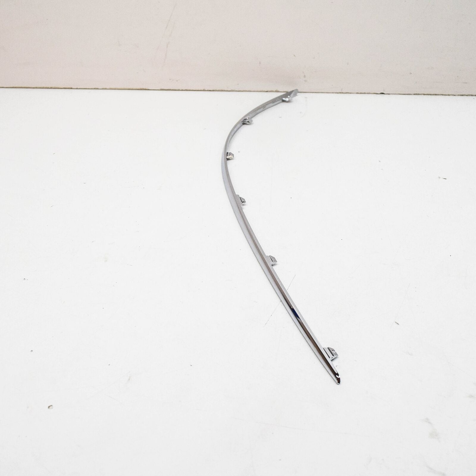 NEW MERCEDES-BENZ B W245 FRONT BUMPER LEFT TRIM STRIP A1698851374 ORIGINAL