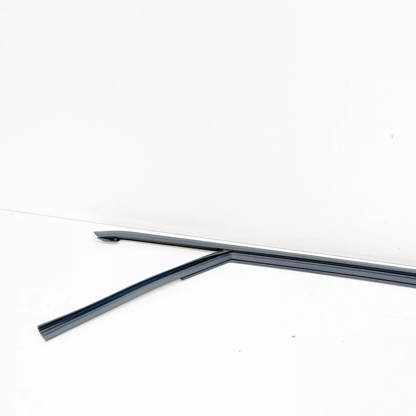 NEW MERCEDES-BENZ A W176 FRONT LEFT DOOR WINDOW GUIDE RAIL A1767251100 ORIGINAL