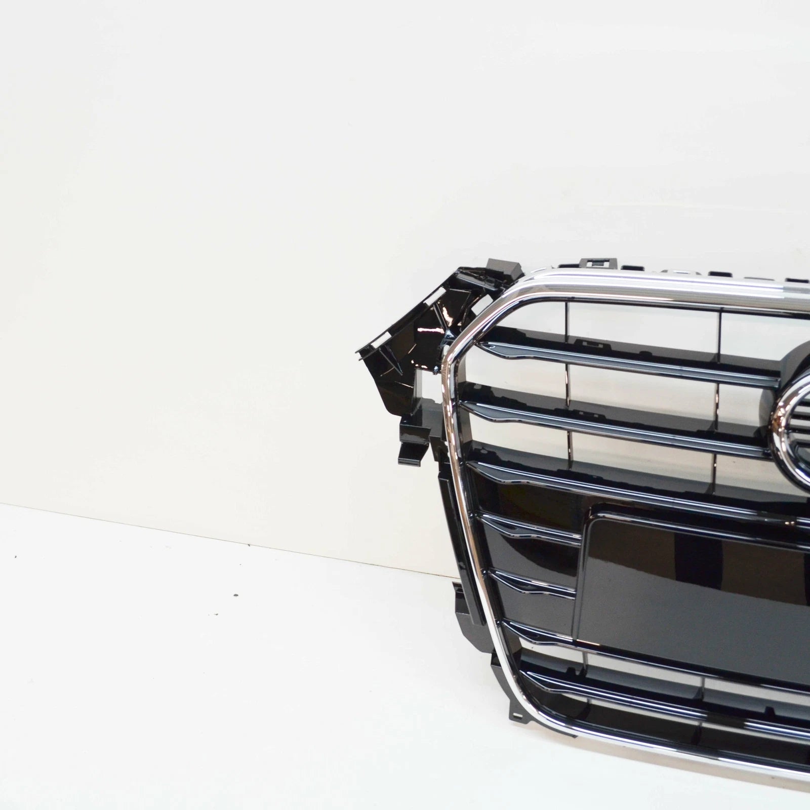 NEW AUDI A4 B8 FRONT BUMPER CENTER GRILLE 8K0853651ET94