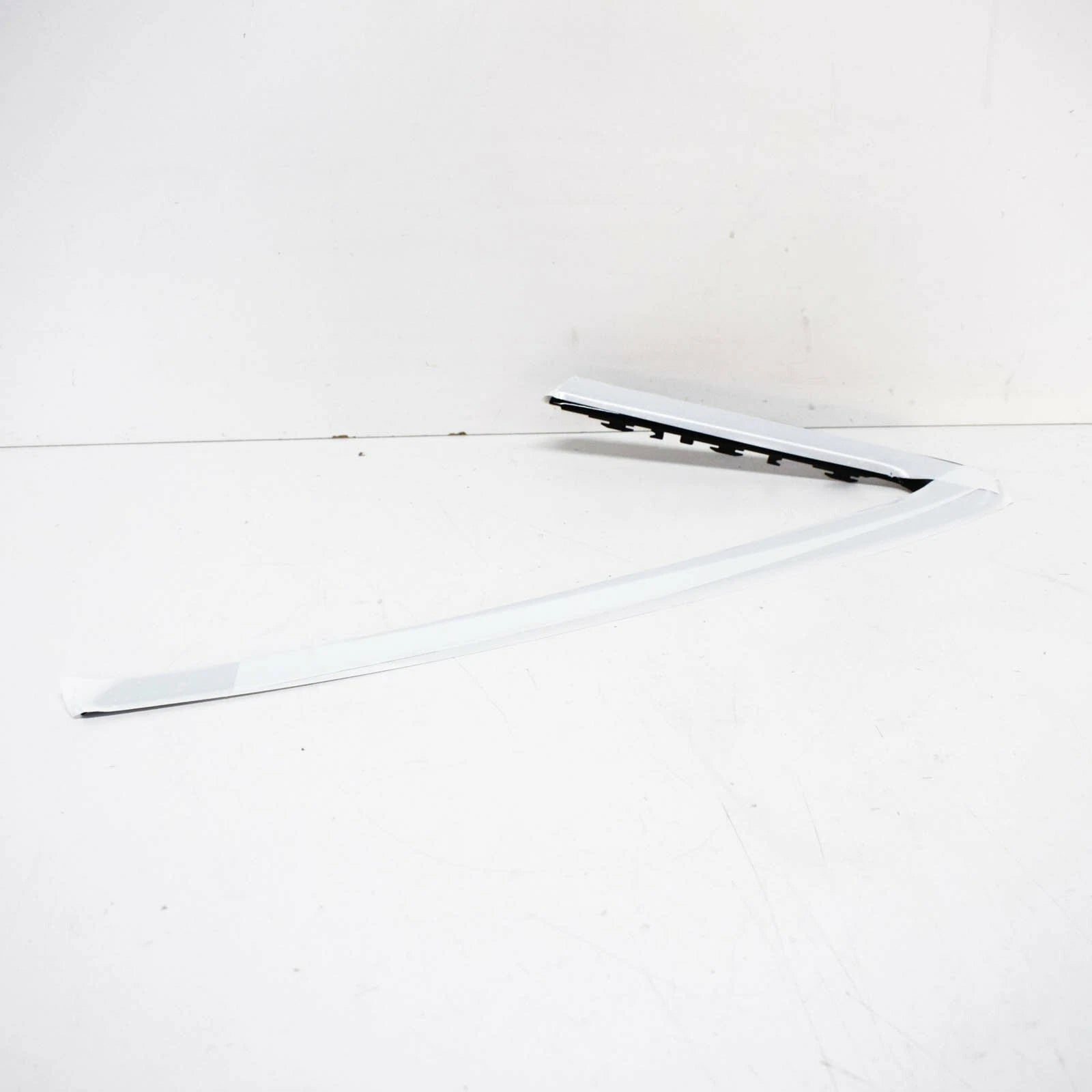 NEW AUDI A4 B9 RIGHT QUARTER PANEL REVEAL MOLDING 8W5853346AT94 ORIGINAL