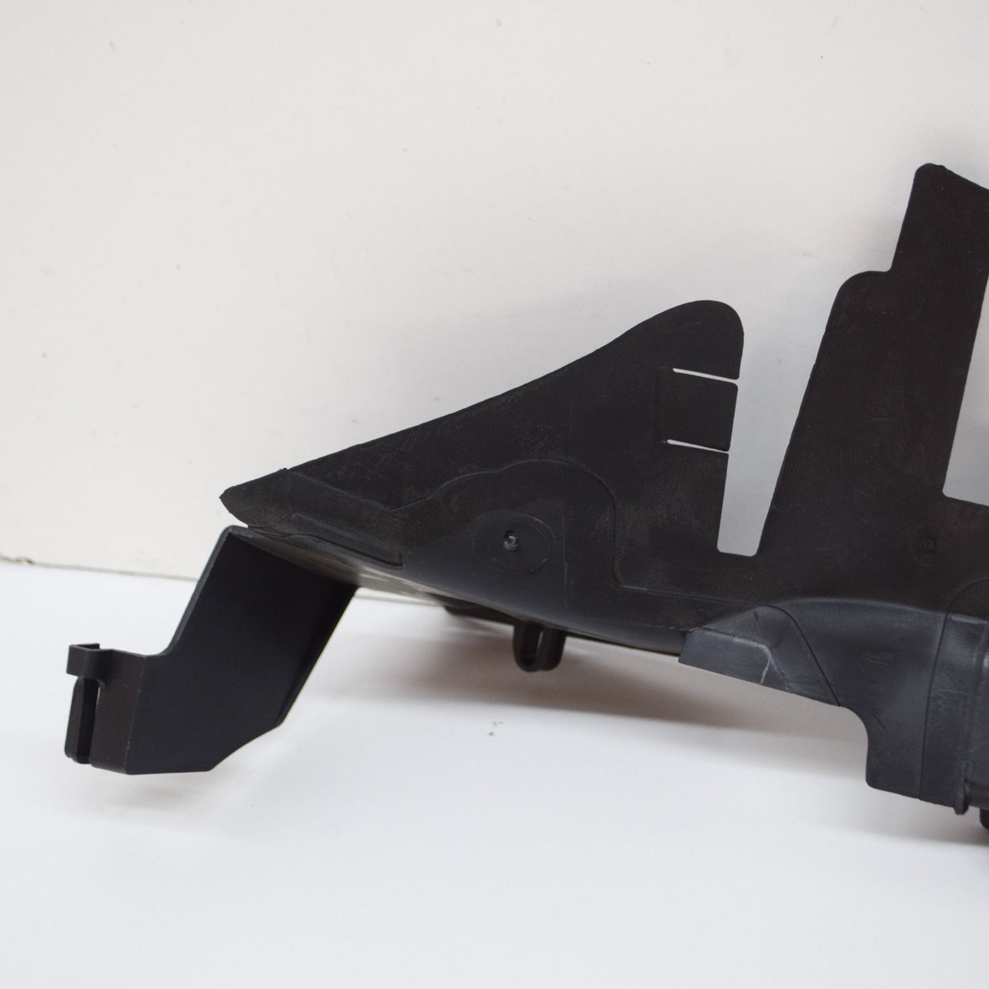 NEW VOLKSWAGEN PASSAT CC RADIATOR RIGHT AIR GUIDE 3C8121284B ORIGINAL