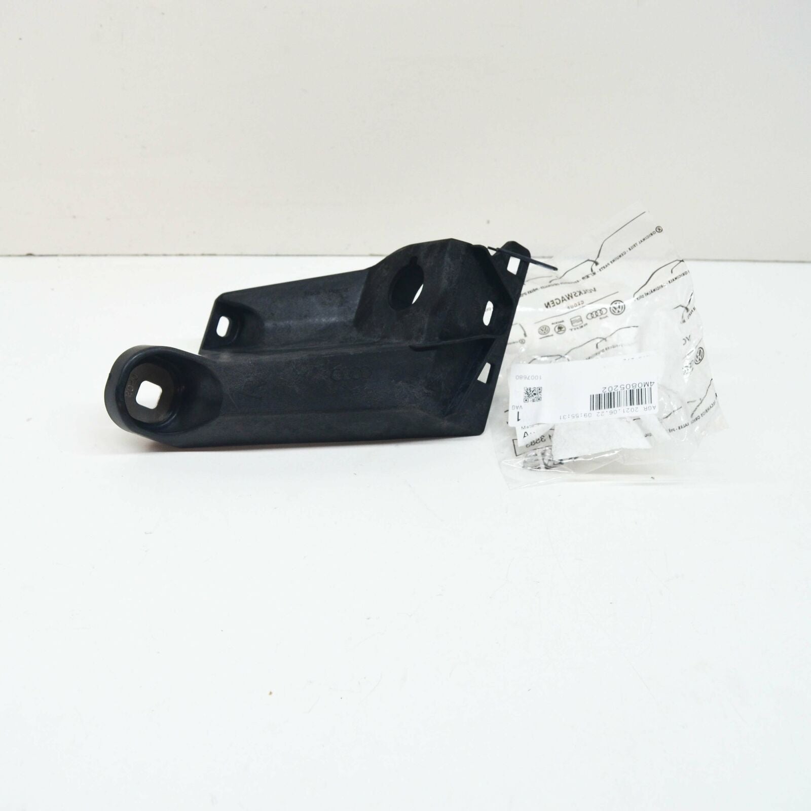 NEW AUDI Q7 4M FRONT RIGHT RADIATOR HOLDER 4M0805202 ORIGINAL
