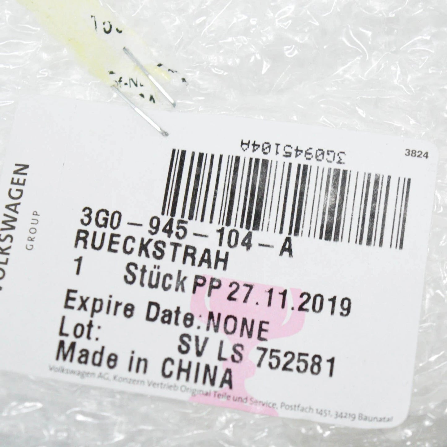 NEW VOLKSWAGEN PASSAT B8 REAR RIGHT BUMPER INNER REFLECTOR 3G0945104A