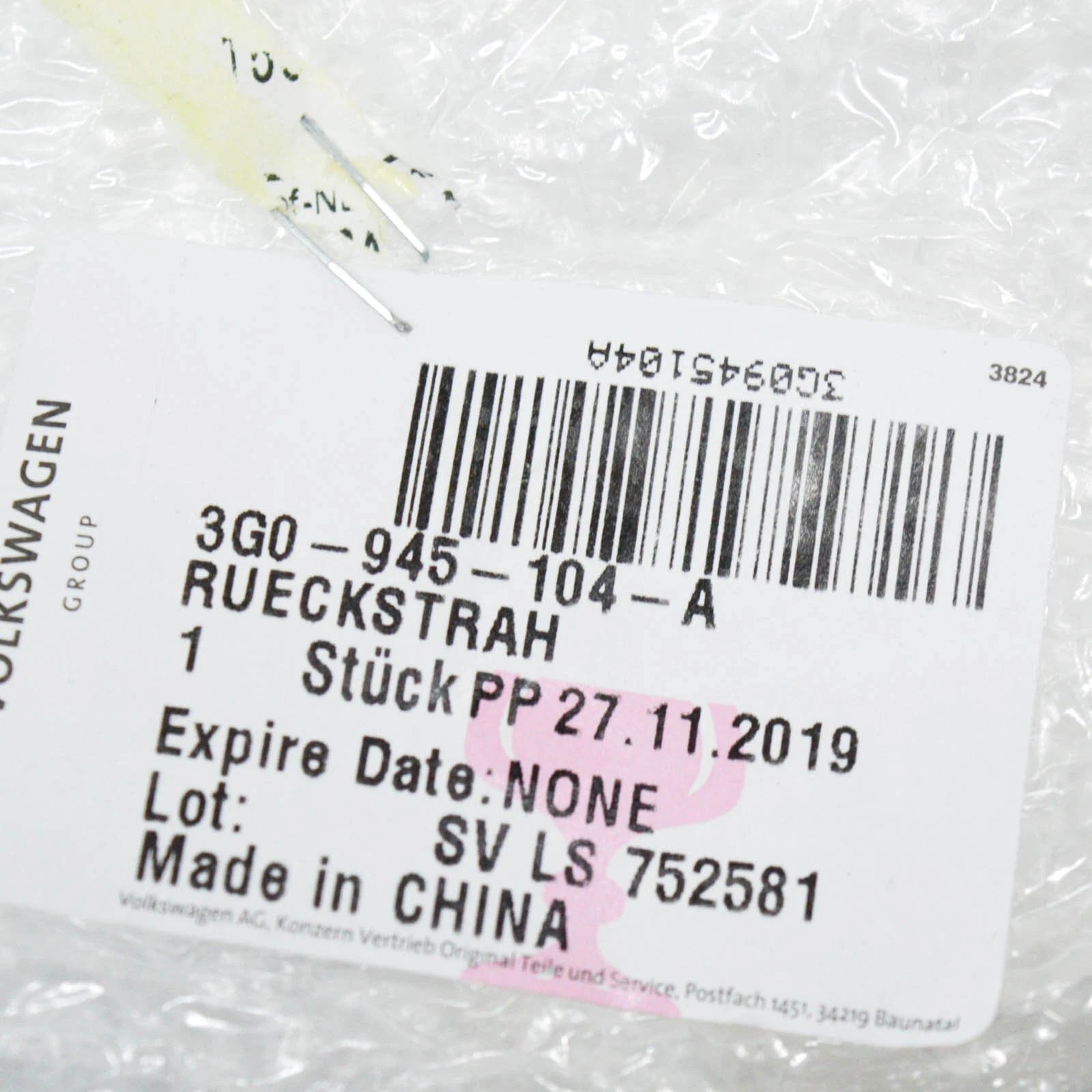 NEW VOLKSWAGEN PASSAT B8 REAR RIGHT BUMPER INNER REFLECTOR 3G0945104A