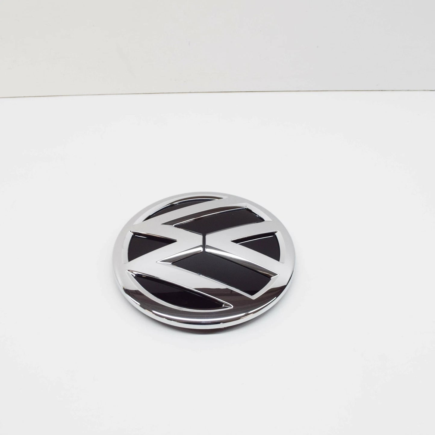 NEW VOLKSWAGEN CRAFTER MK2 SZ REAR UPPER EMBLEM BADGE 7C0853630BDPJ