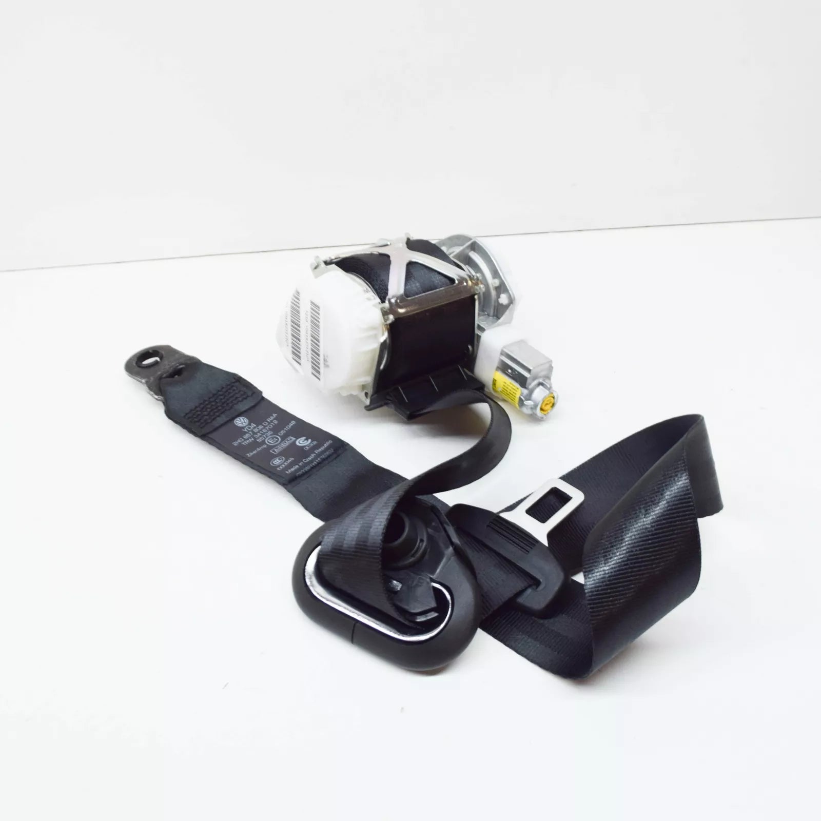 NEW VOLKSWAGEN AMAROK FRONT RIGHT SEAT BELT RHD 2H0857806DRAA ORIGINAL
