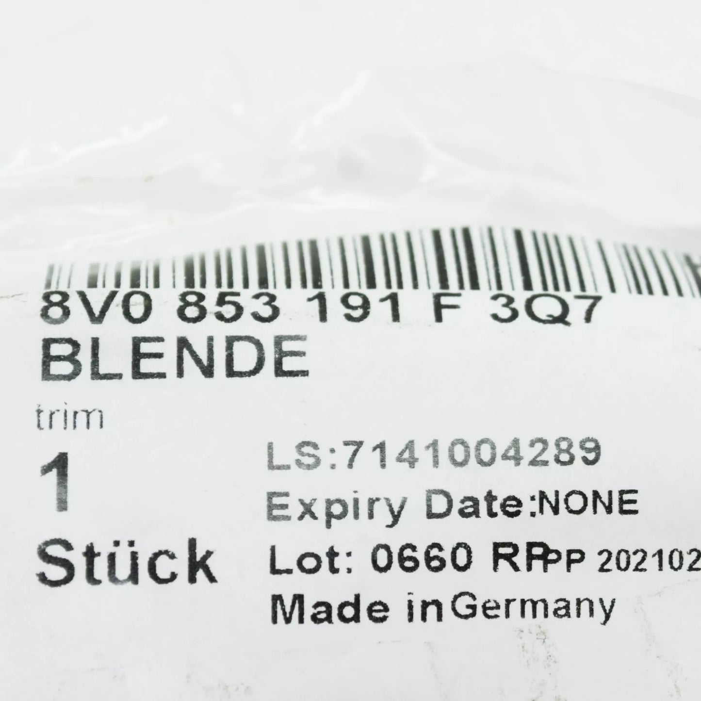 NEW AUDI A3 8V INTERIOR GLOVE BOX AUDI RINGE BADGE TRIM 8V0853191F3Q7 ORIGINAL