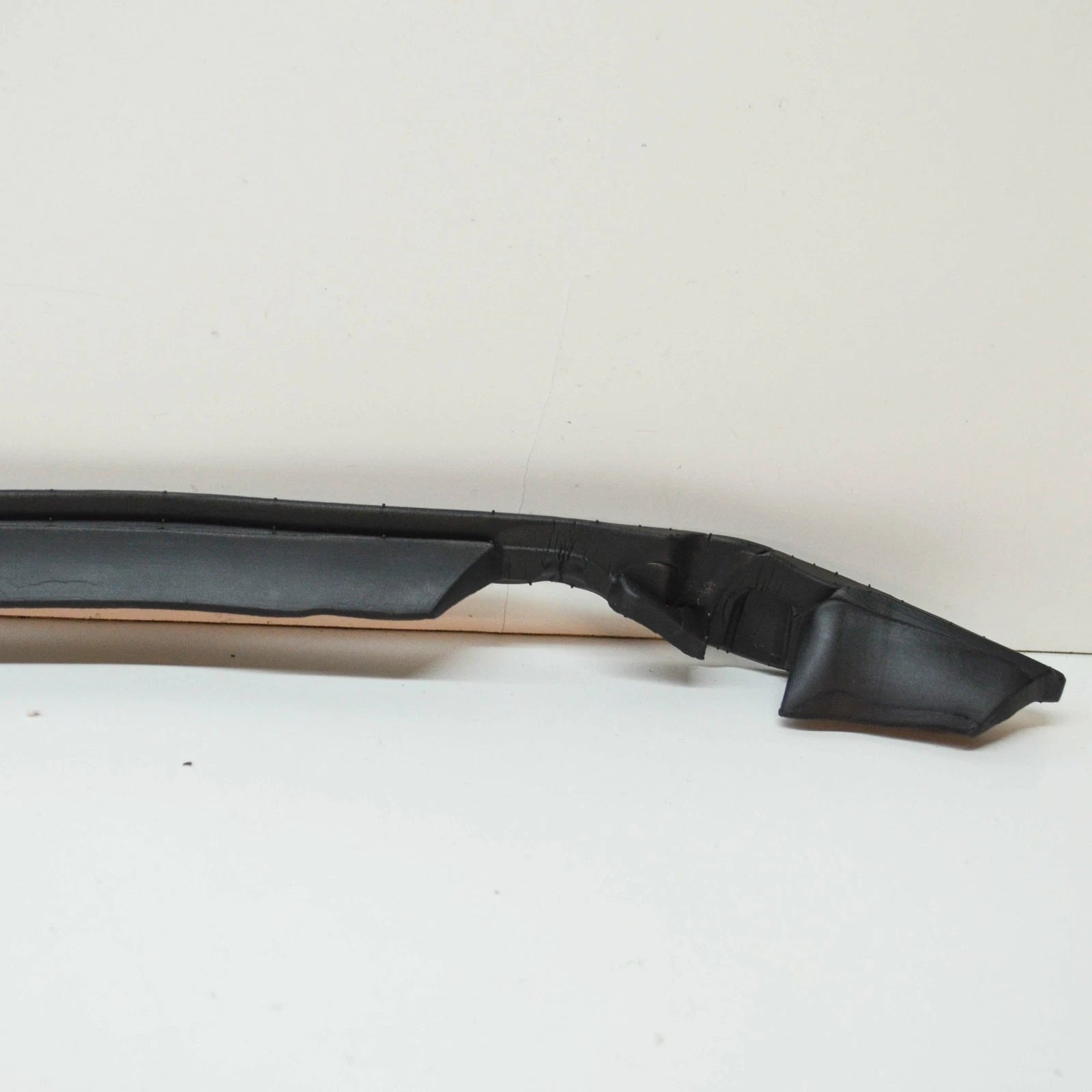 NEW BMW X1 F48 FRONT RIGHT SIDE FRAME SEAL 51487327004 ORIGINAL