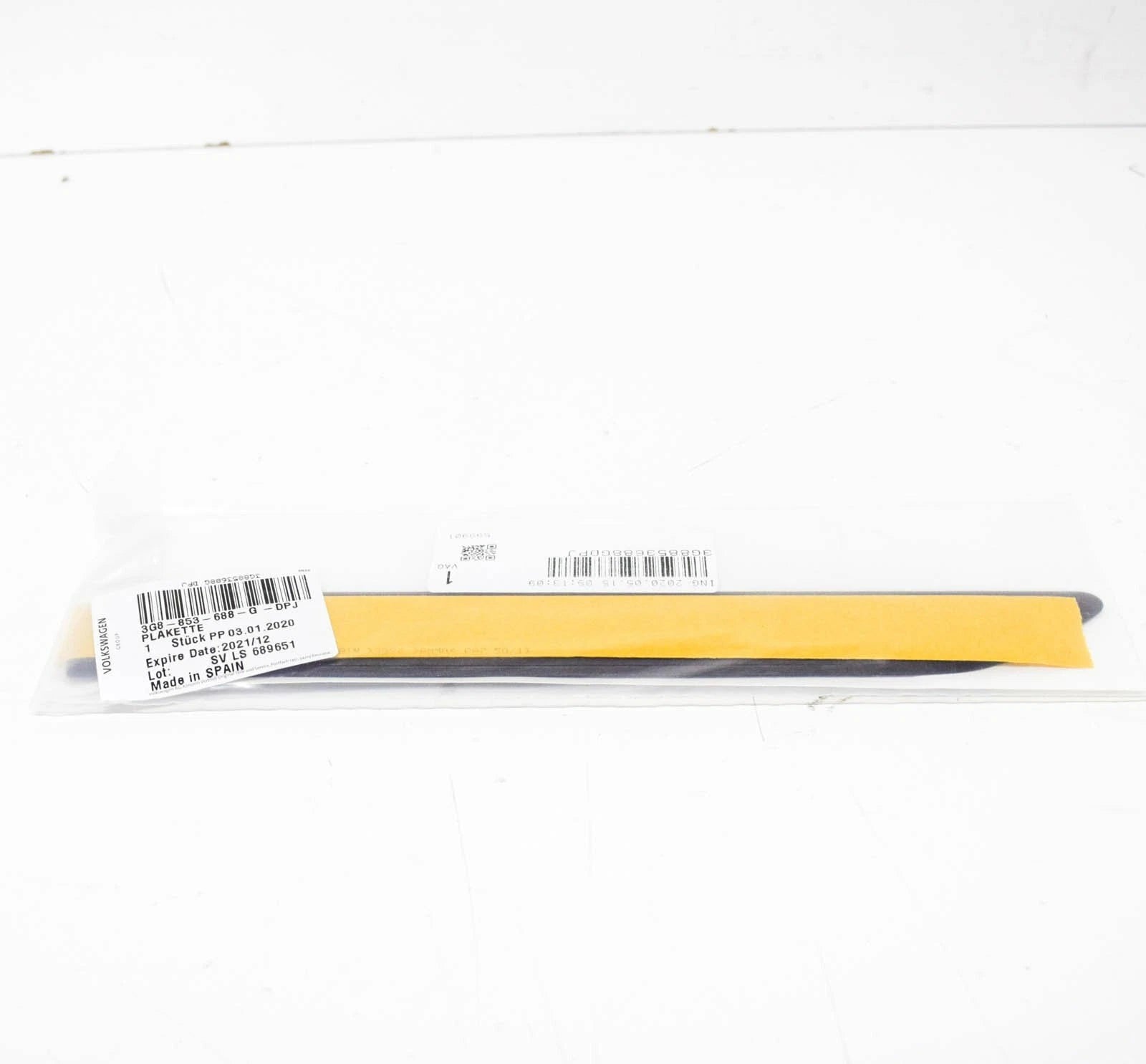 NEW VW ARTEON FRONT RIGHT DOOR EMBLEM R-LINE 3G8853688GDPJ