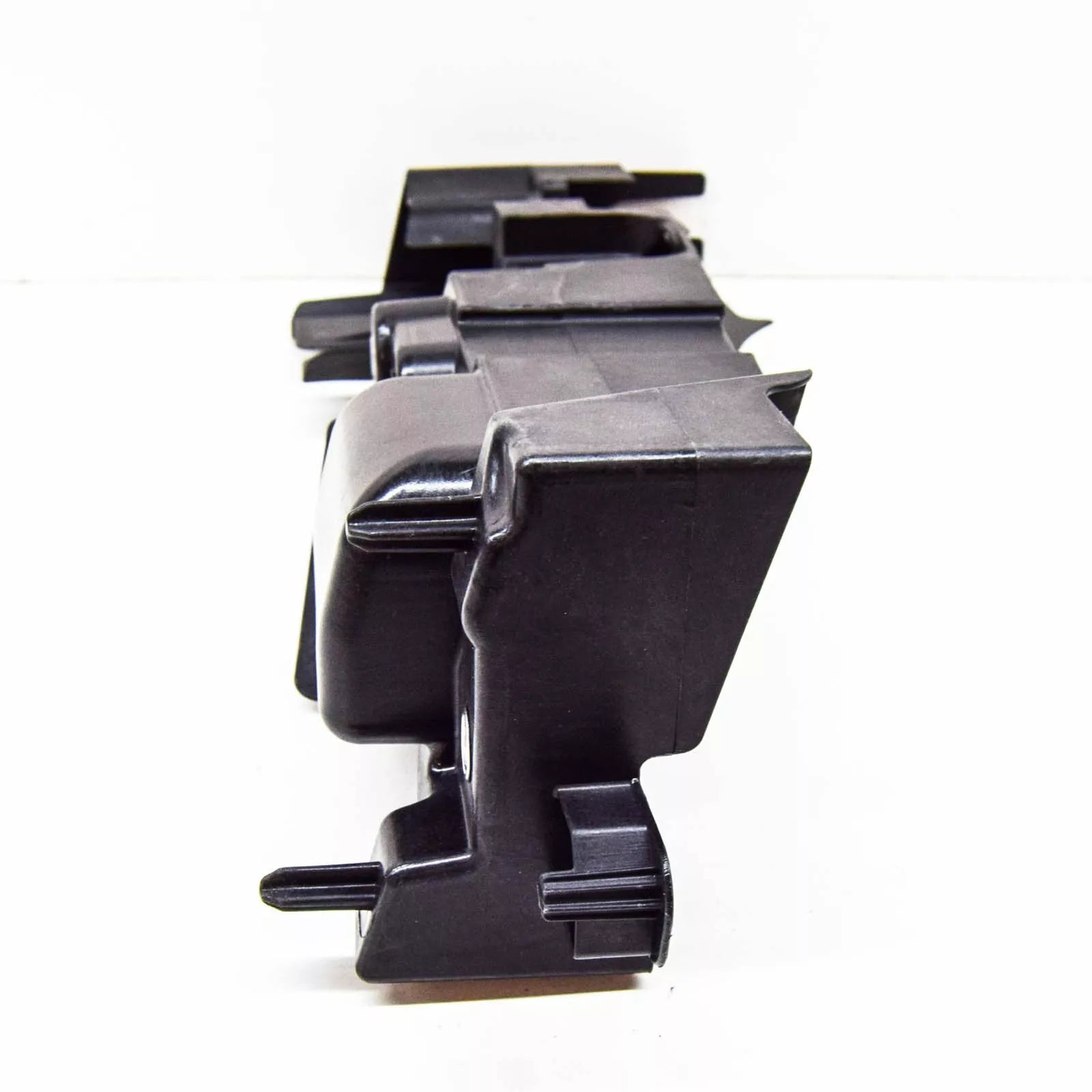 NEW MERCEDES-BENZ SPRINTER 906 RADIATOR RIGHT COVER BRACKET A9068890131