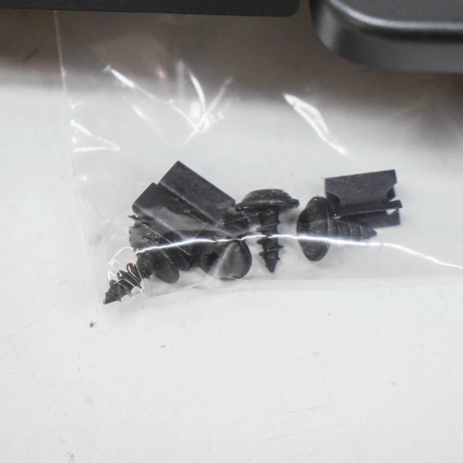 NEW AUDI A3 8PA FRONT BUMPER LICENSE PLATE HOLDER 8V3807287A 1QP