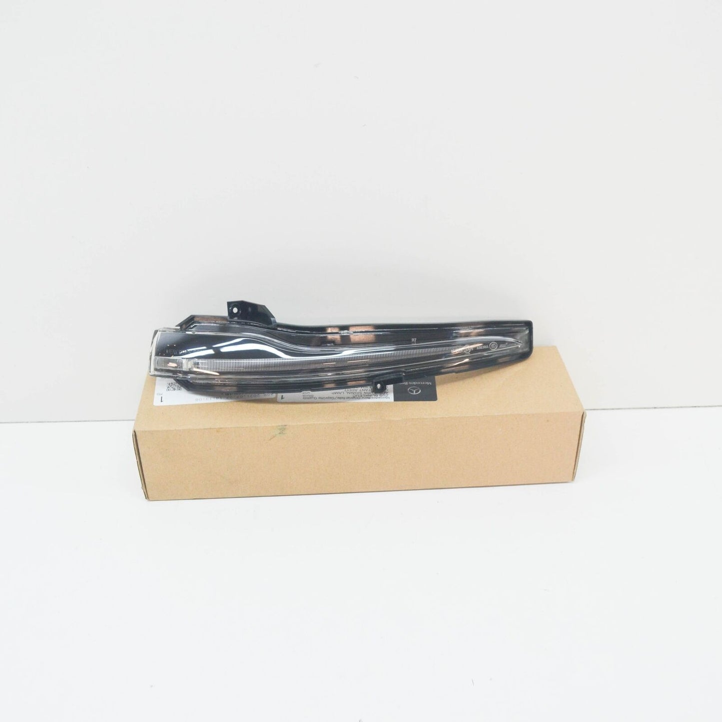 NEW MB E-CLASS W213 RIGHT WING MIRROR TURN INDICATOR A0999064601 ORIGINAL