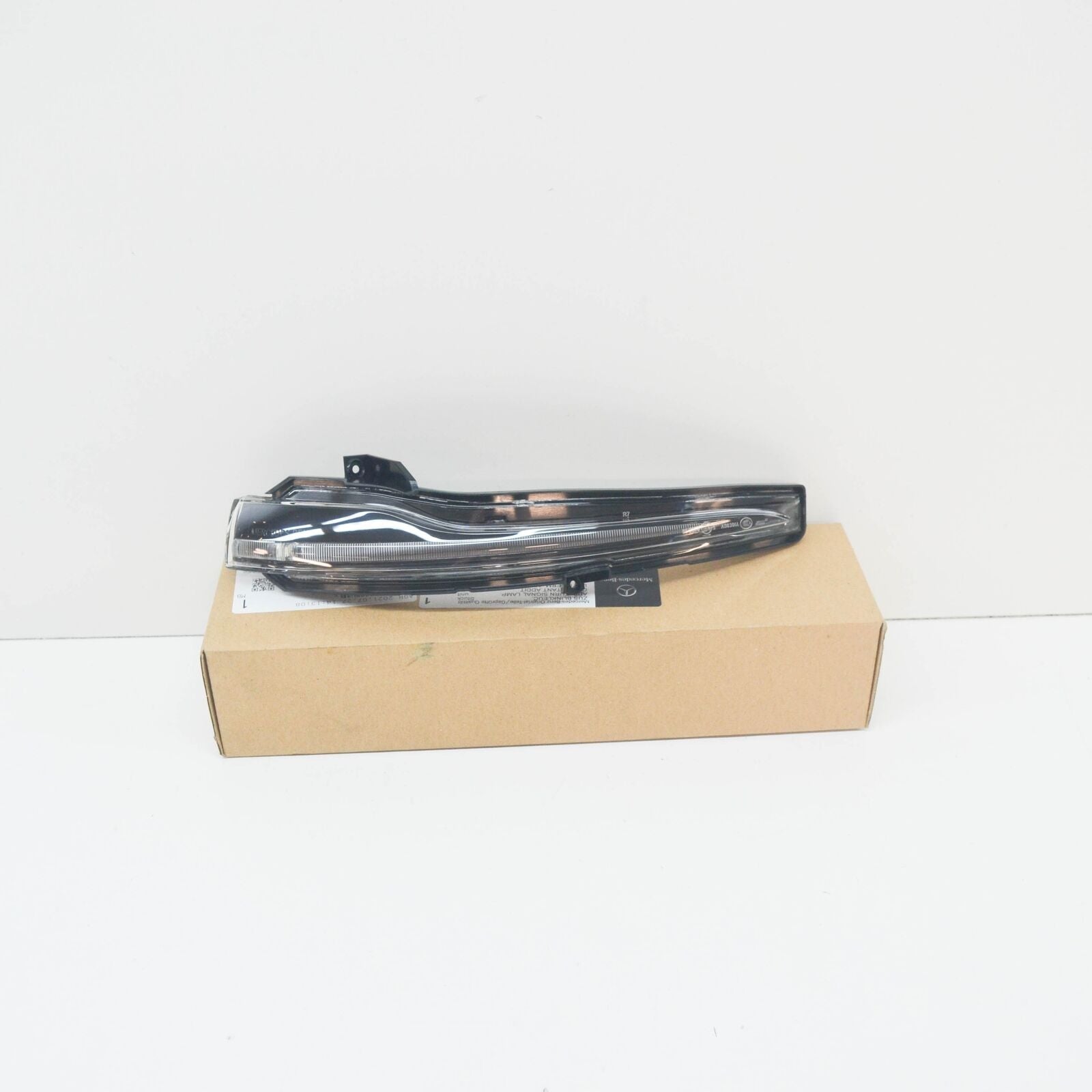 NEW MB E-CLASS W213 RIGHT WING MIRROR TURN INDICATOR A0999064601 ORIGINAL