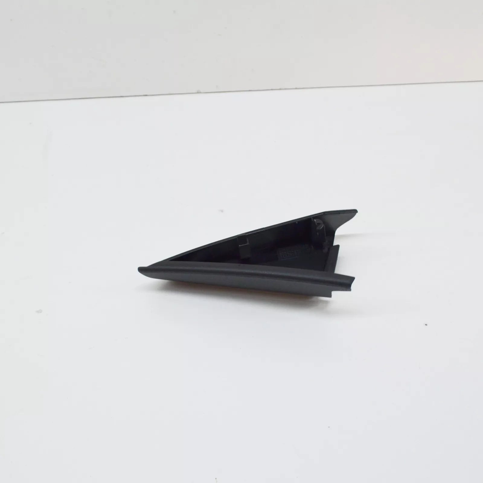 NEW BMW 3 COUPE E92 FRONT RIGHT INTERIOR CORNER MOULDING 51337162520 ORIGINAL