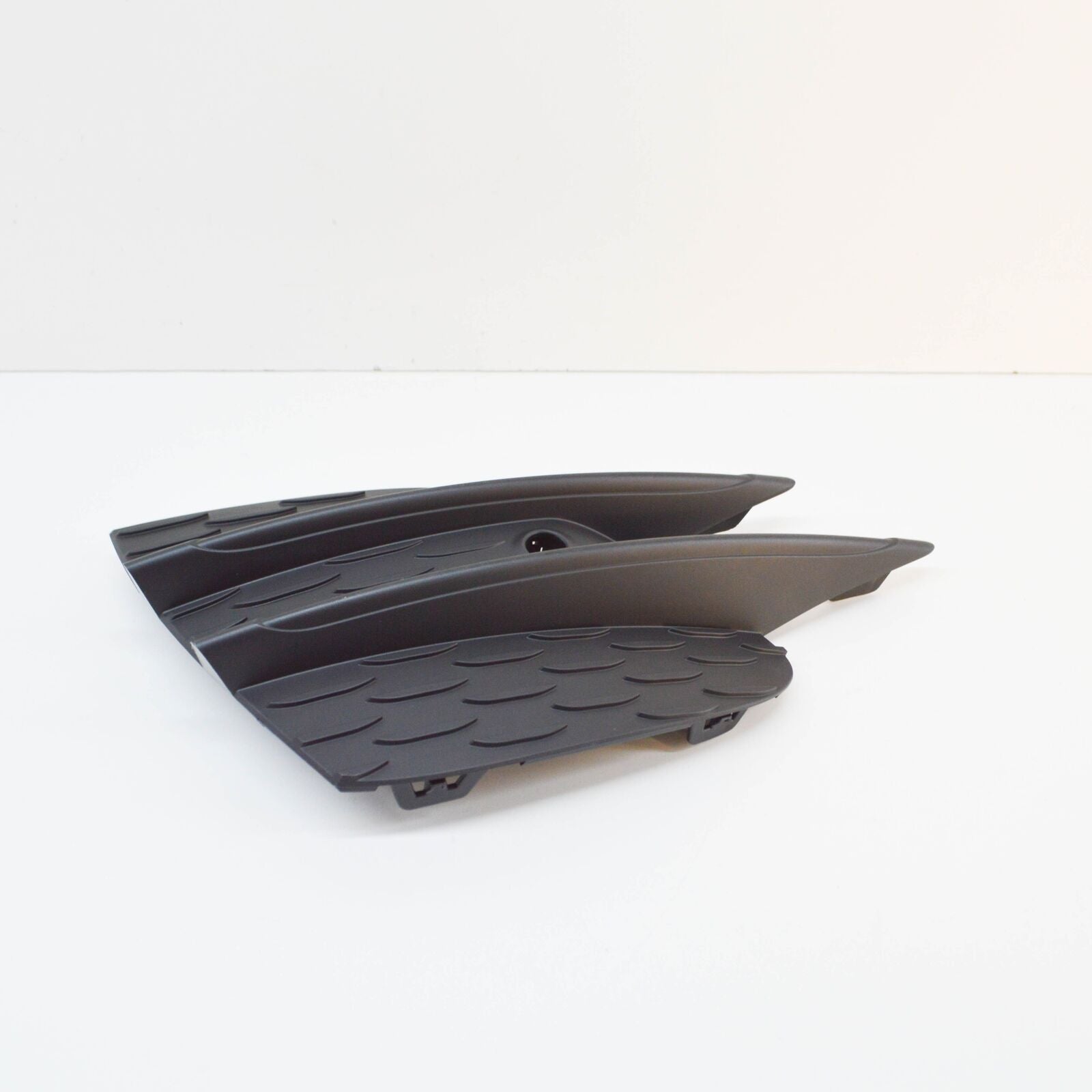 NEW MB E C238 FRONT BUMPER LOWER LEFT GRILLE COVER TRIM A2138858904 ORIGINAL