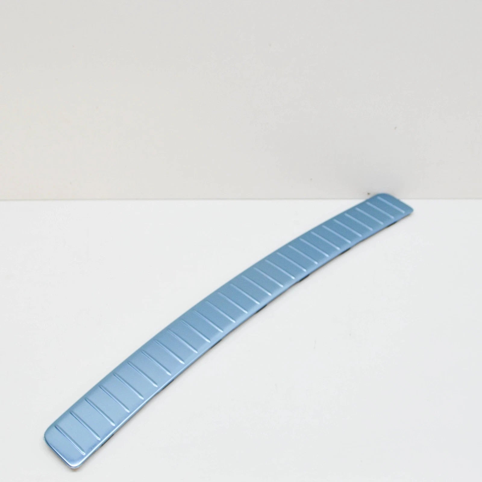 NEW MERCEDES-BENZ M-CLASS W164 REAR BUMPER SILVER LOAD PLATE TRIM A1648800111