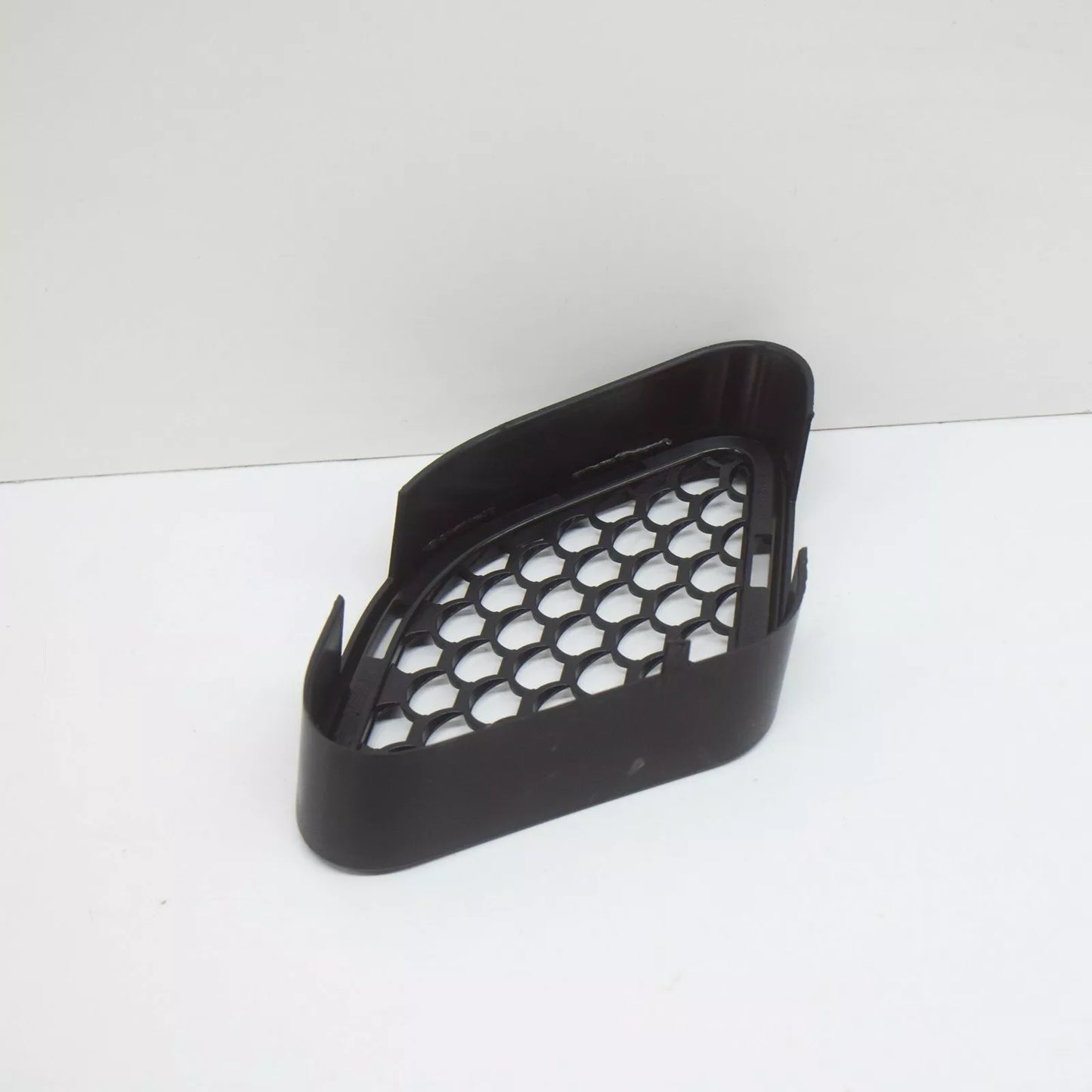 NEW MB C-CLASS W204 FRONT AMG BUMPER RIGHT LOWER GRILLE A2048850653 2010