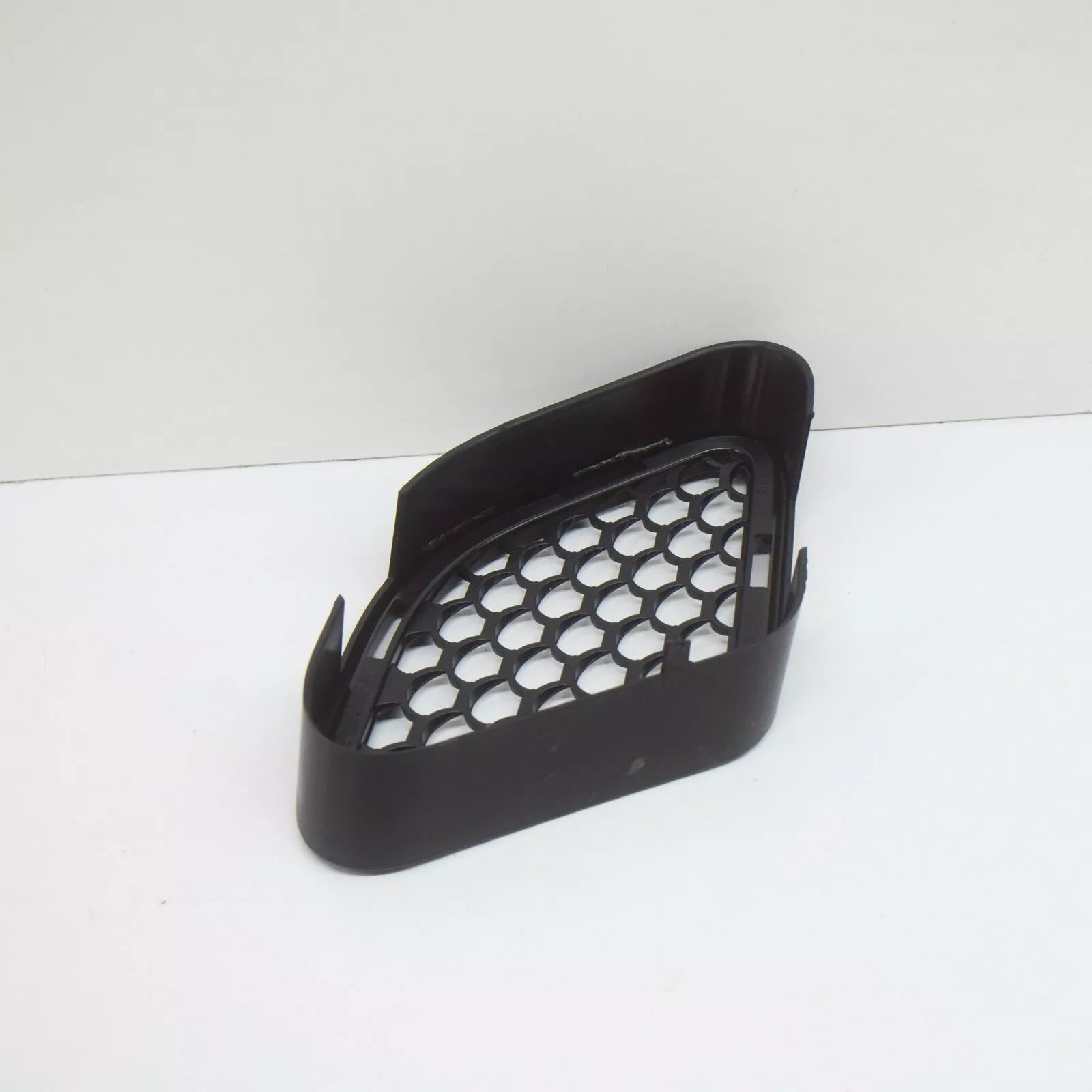 NEW MB C-CLASS W204 FRONT AMG BUMPER RIGHT LOWER GRILLE A2048850653 2010