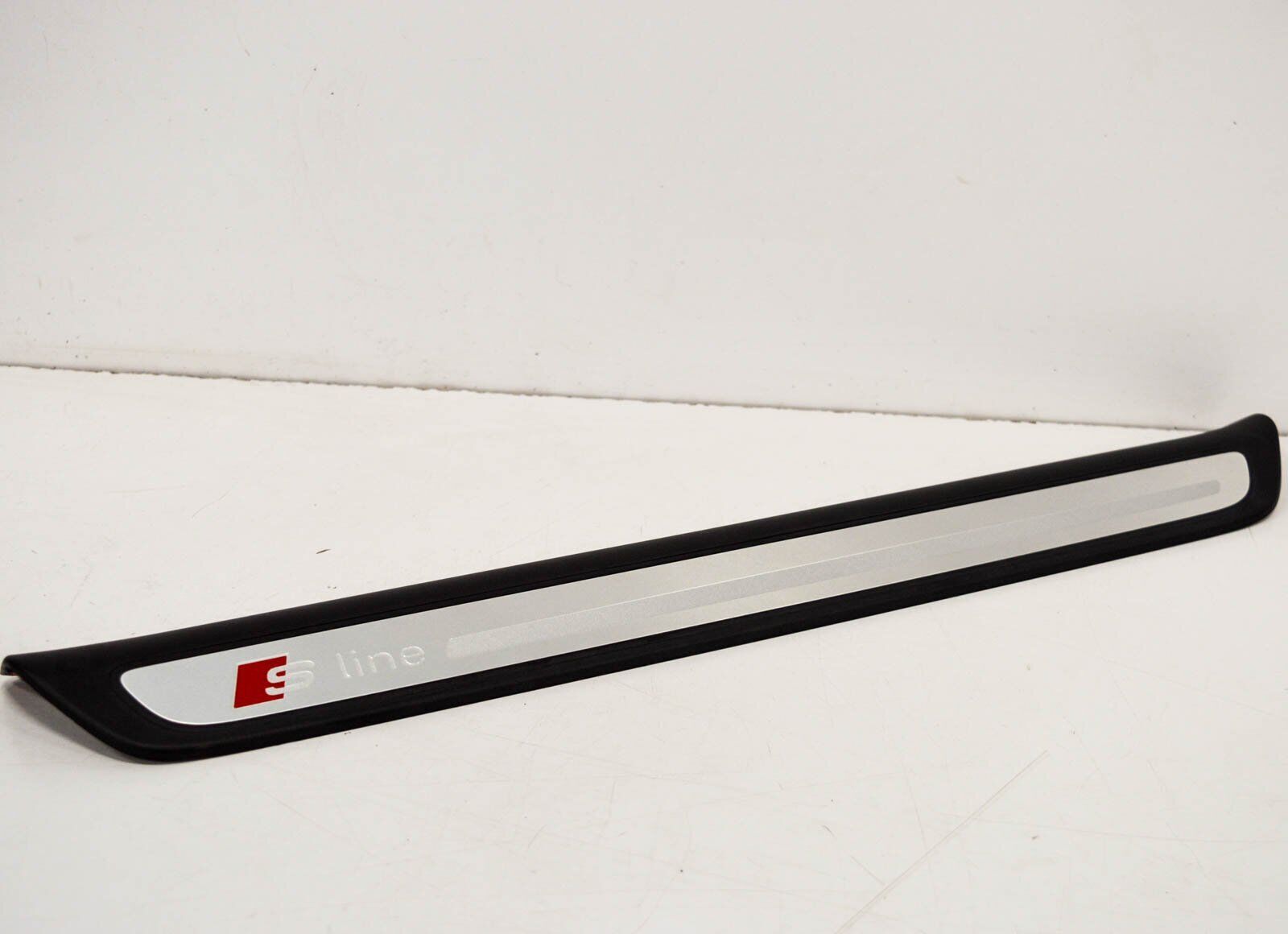NEW AUDI Q3 8U FRONT S LINE RIGHT DOOR SILL STRIP 8U0853374B9B9 ORIGINAL