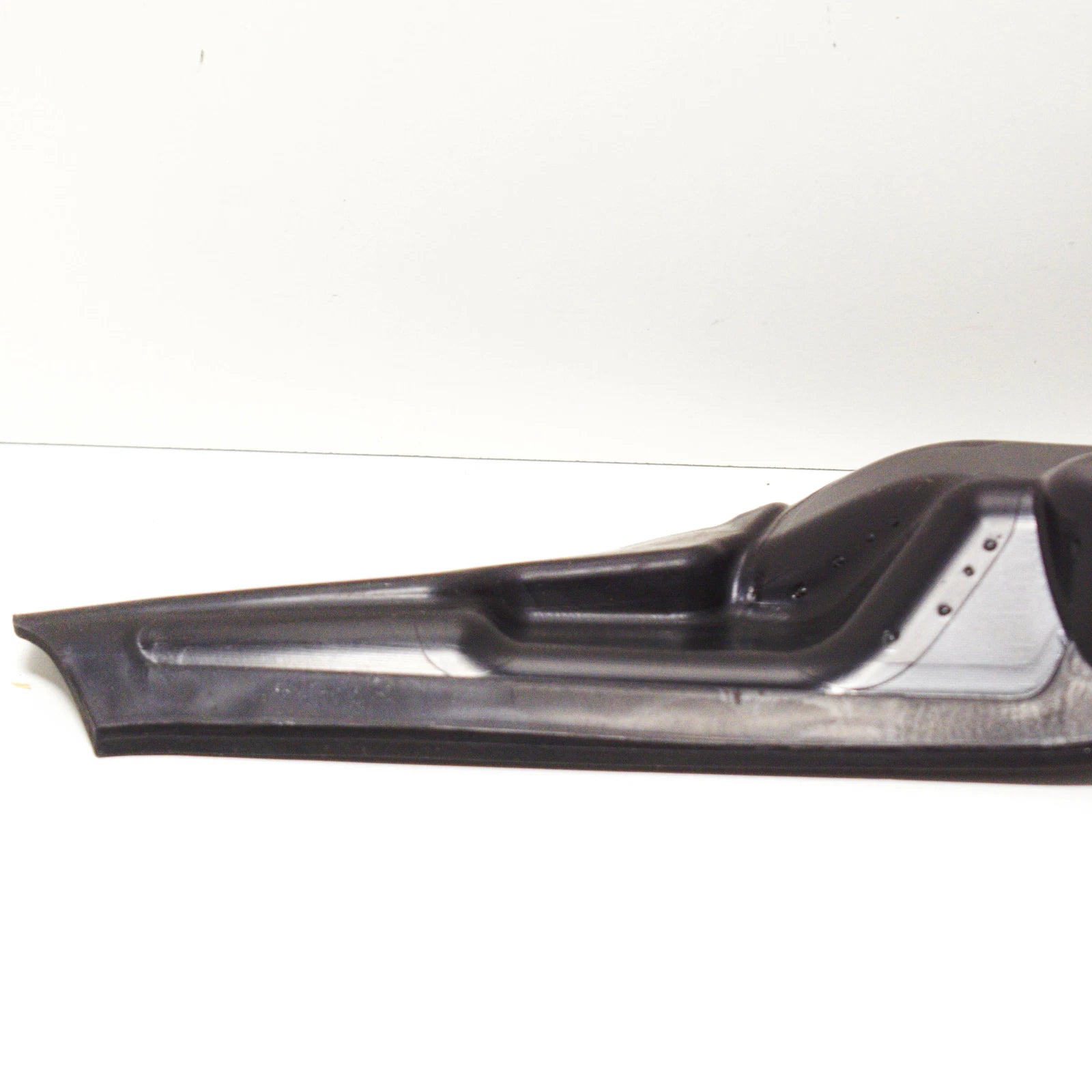 NEW AUDI Q5 80A FRONT RIGHT FENDER INSULATOR 80A821112