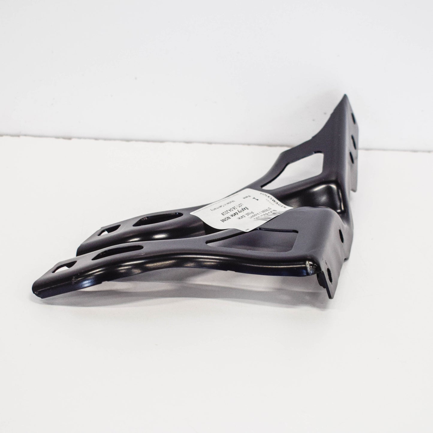 NEW AUDI Q3 8U FRONT LEFT WING BRACKET 8U0821135 2016 ORIGINAL