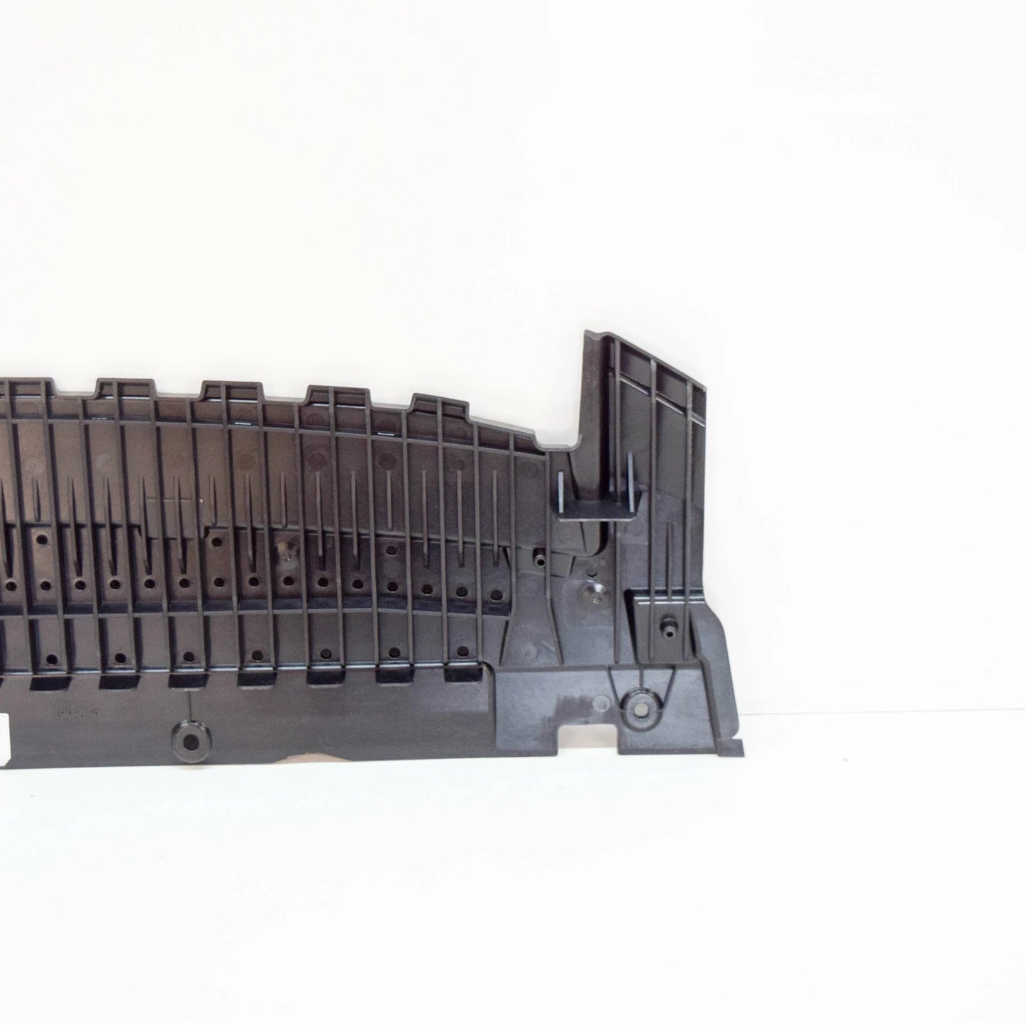 NEW AUDI A5 8T3 FRONT BUMPER LOWER CENTRE CLOSING ELEMENT 8T0807611C