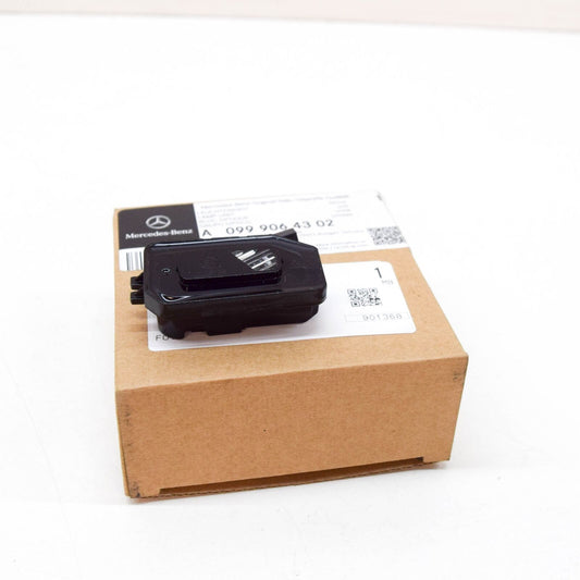 NEW MERCEDES-BENZ C-CLASS W205 LEFT WING MIRROR PUDDLE LIGHT A0999064302