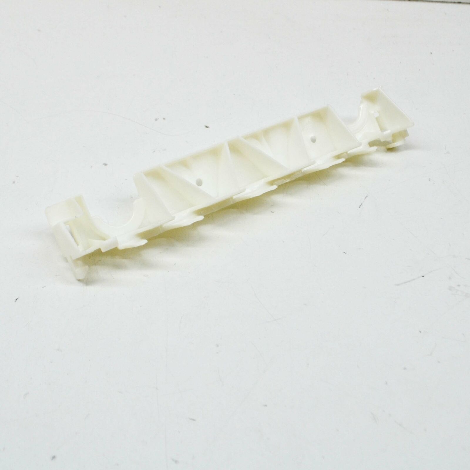 NEW MB E COUPE C207 FRONT RIGHT SIDE PLASTIC SKIRT HOLDER A2076980127 ORIGINAL