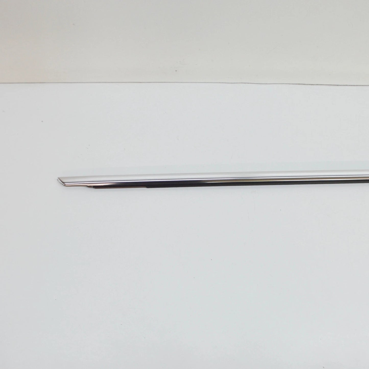 NEW AUDI A4 B9 FRONT RIGHT DOOR WINDOW BELT MOLDING 8W0853284E2ZZ ORIGINAL