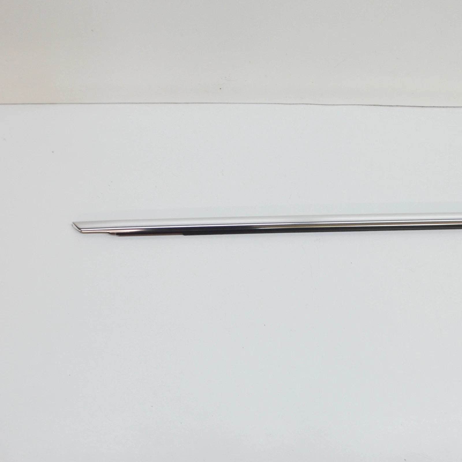 NEW AUDI A4 B9 FRONT RIGHT DOOR WINDOW BELT MOLDING 8W0853284E2ZZ ORIGINAL