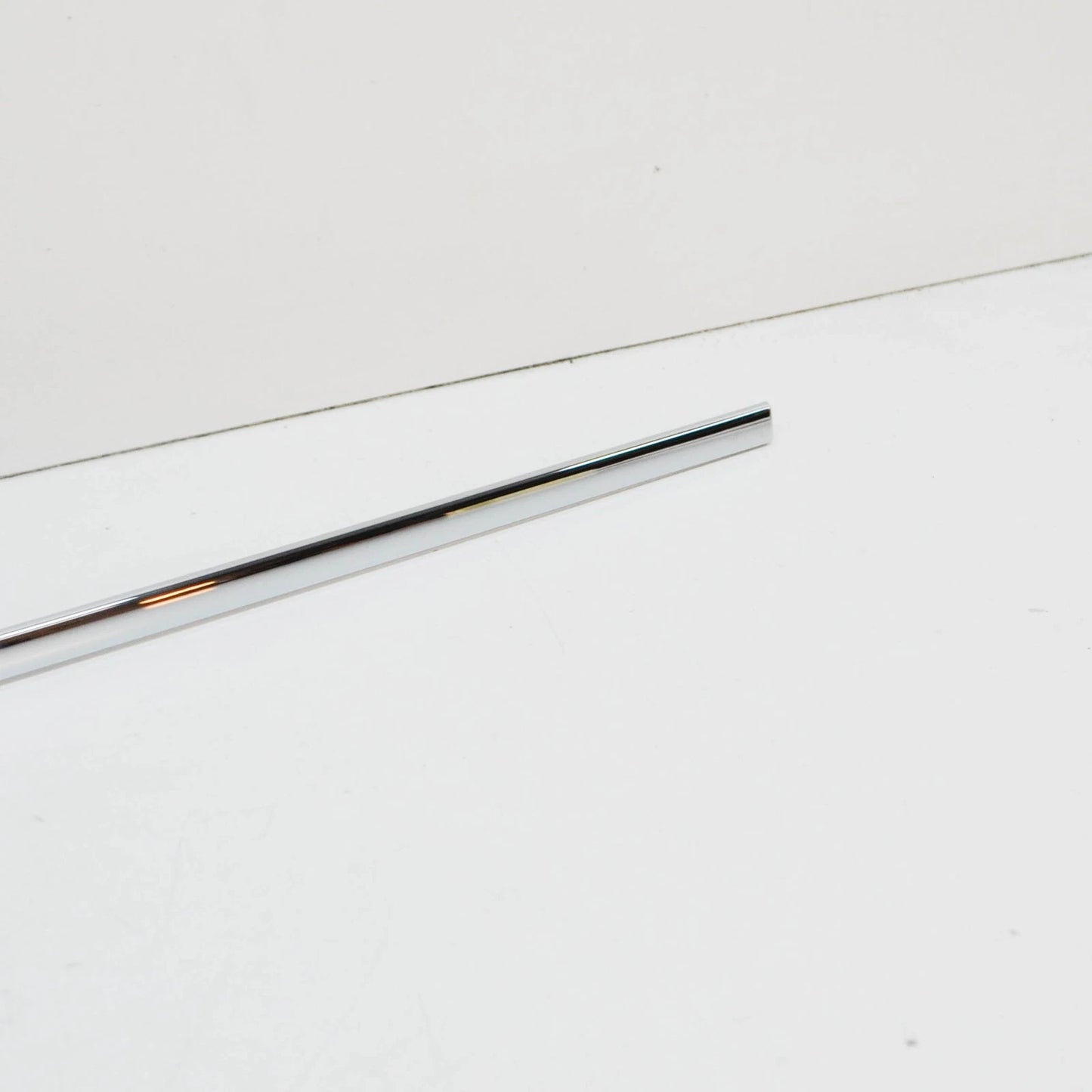 NEW MB C W204 FRONT LEFT DOOR LOWER CHROME MOLDING TRIM A2047200180 ORIGINAL