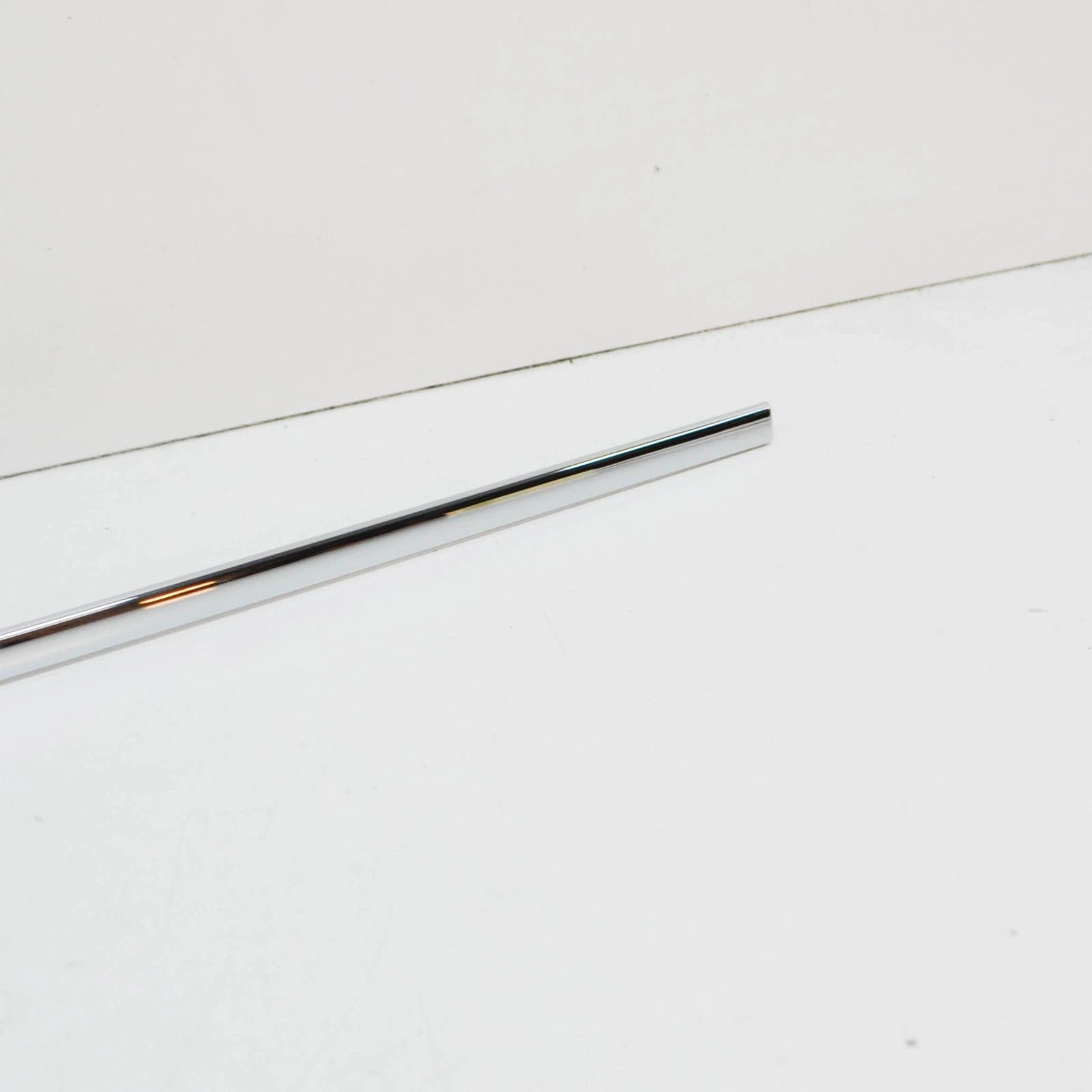 NEW MB C W204 FRONT LEFT DOOR LOWER CHROME MOLDING TRIM A2047200180 ORIGINAL