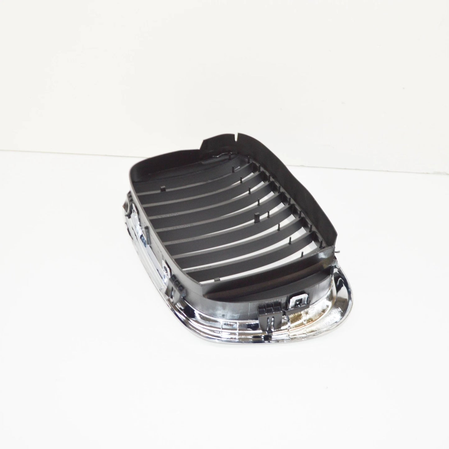 NEW BMW E39 FRONT RADIATOR KIDNEY BLACK GRILLE RIGHT 7005838 51137005838
