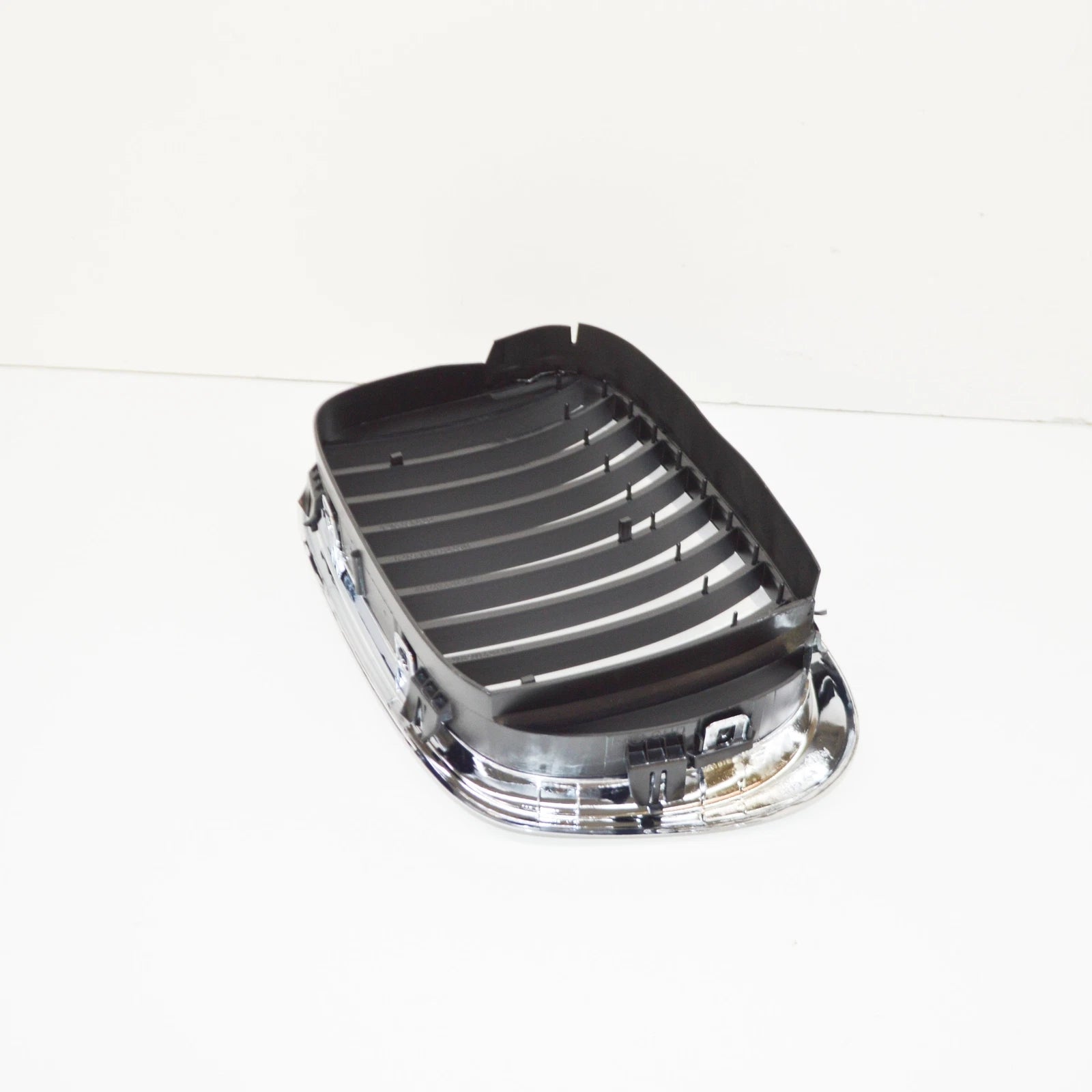 NEW BMW E39 FRONT RADIATOR KIDNEY BLACK GRILLE RIGHT 7005838 51137005838
