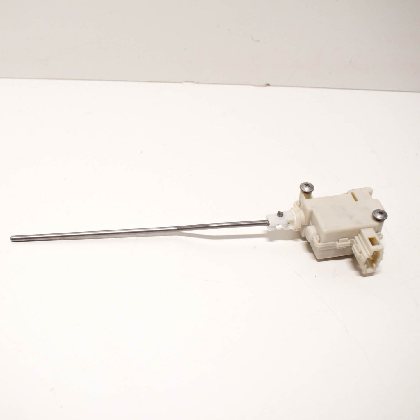 NEW VOLKSWAGEN GOLF MK6 FUEL DOOR ACTUATOR 5K6810773A ORIGINAL