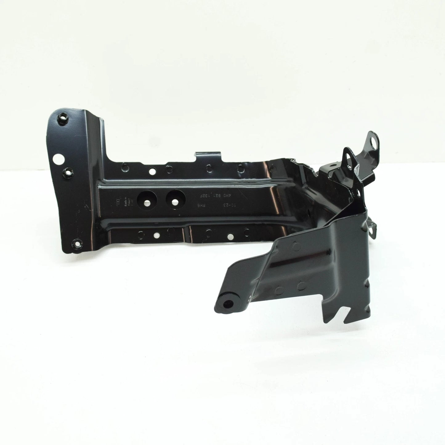 NEW AUDI Q7 4M FRONT RIGHT FENDER HOLDER BRACE 4M0821132F ORIGINAL