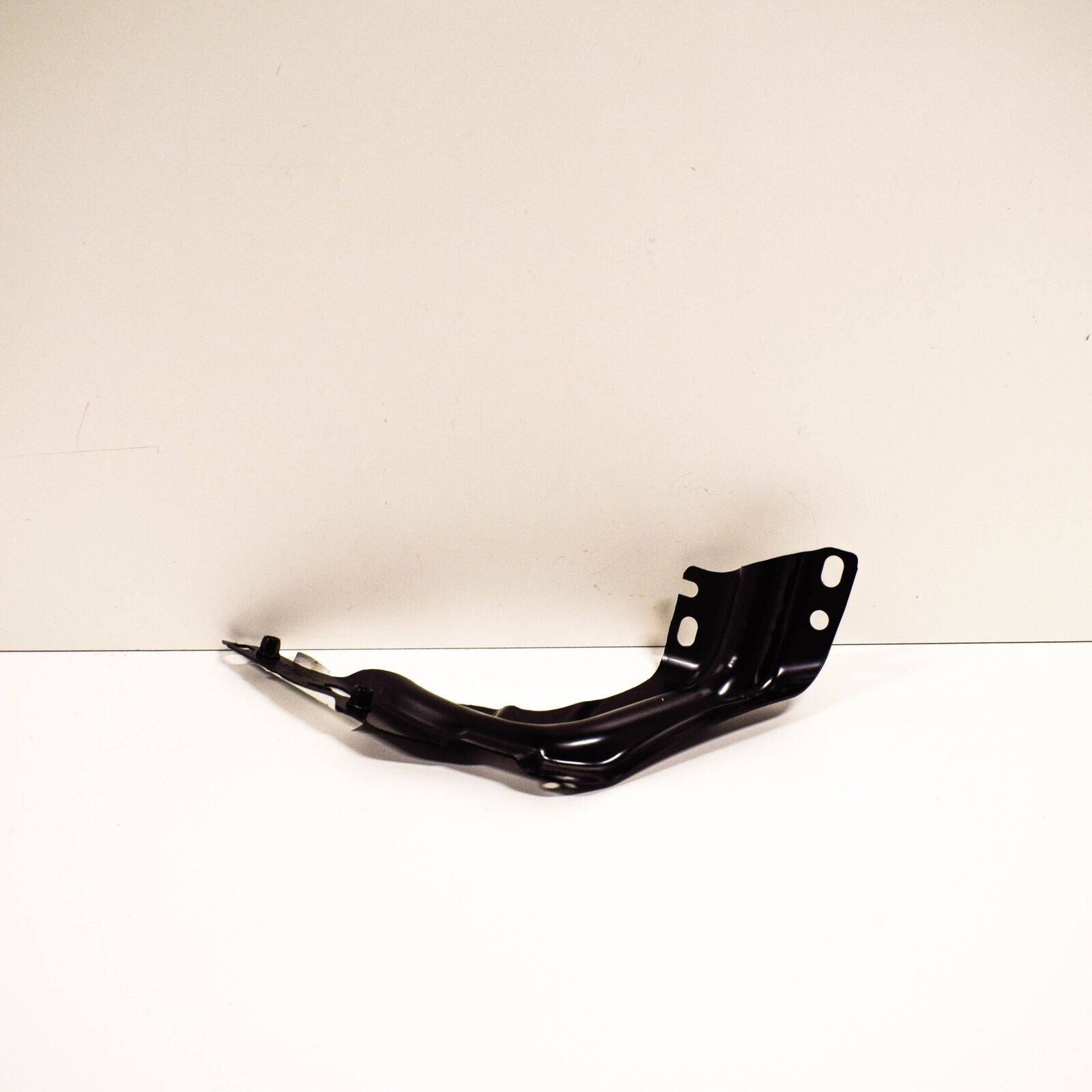 NEW VOLKSWAGEN TIGUAN MK2 FRONT LEFT FENDER WING BRACKET 5NA821135C ORIGINAL