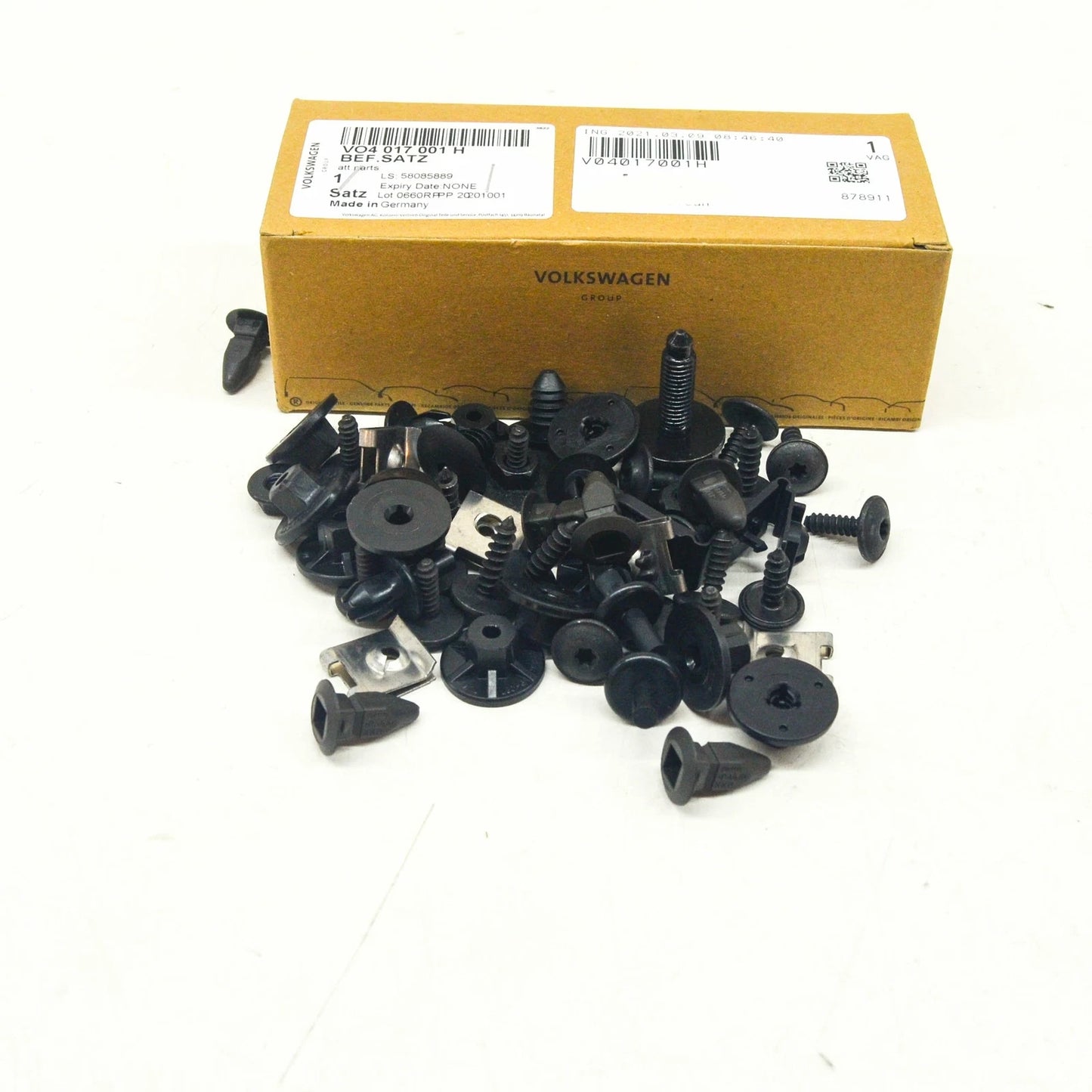 NEW AUDI Q7 4M FRONT AND REAR WHEELHOUSING LINER ATTACHMENT SET V04017001H