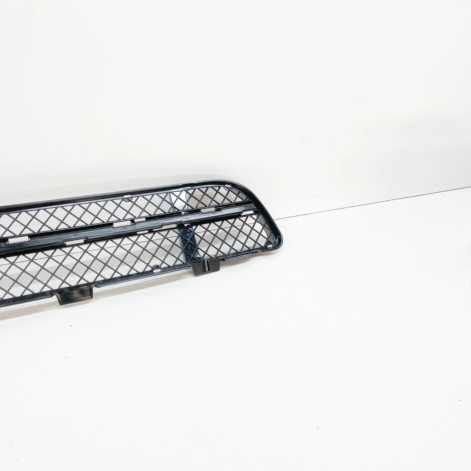 NEW BMW 5 E39 M-TECHNIC FRONT BUMPER CENTER GRILL MESH 51112495280 2495280