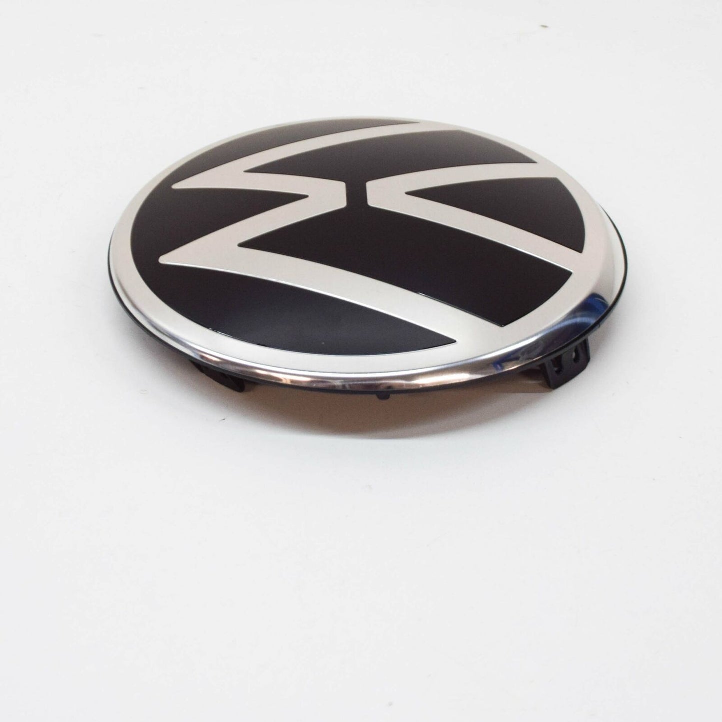 NEW VOLKSWAGEN UP FRONT VW EMBLEM BADGE 1S6853601EFOD ORIGINAL