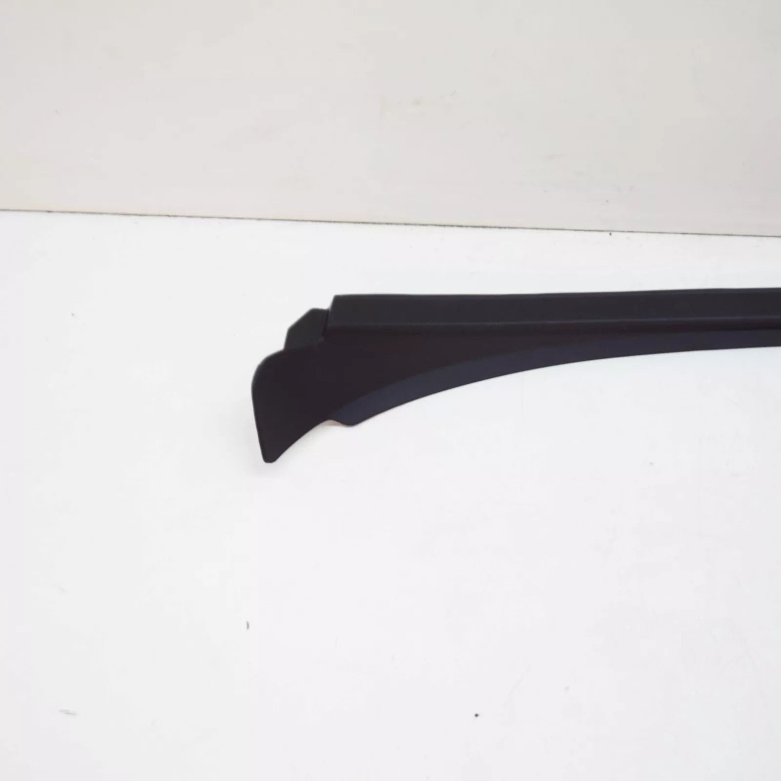 NEW MB A W177 FRONT WINDSHIELD RIGHT SIDE WATER DEFLECTOR A1776903000