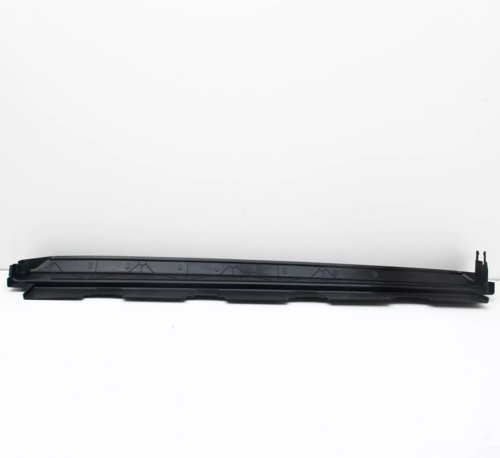 NEW BMW 7 G11 COOLANT RADIATOR UPPER TRIM 17118577636 8577636 2016 ORIGINAL