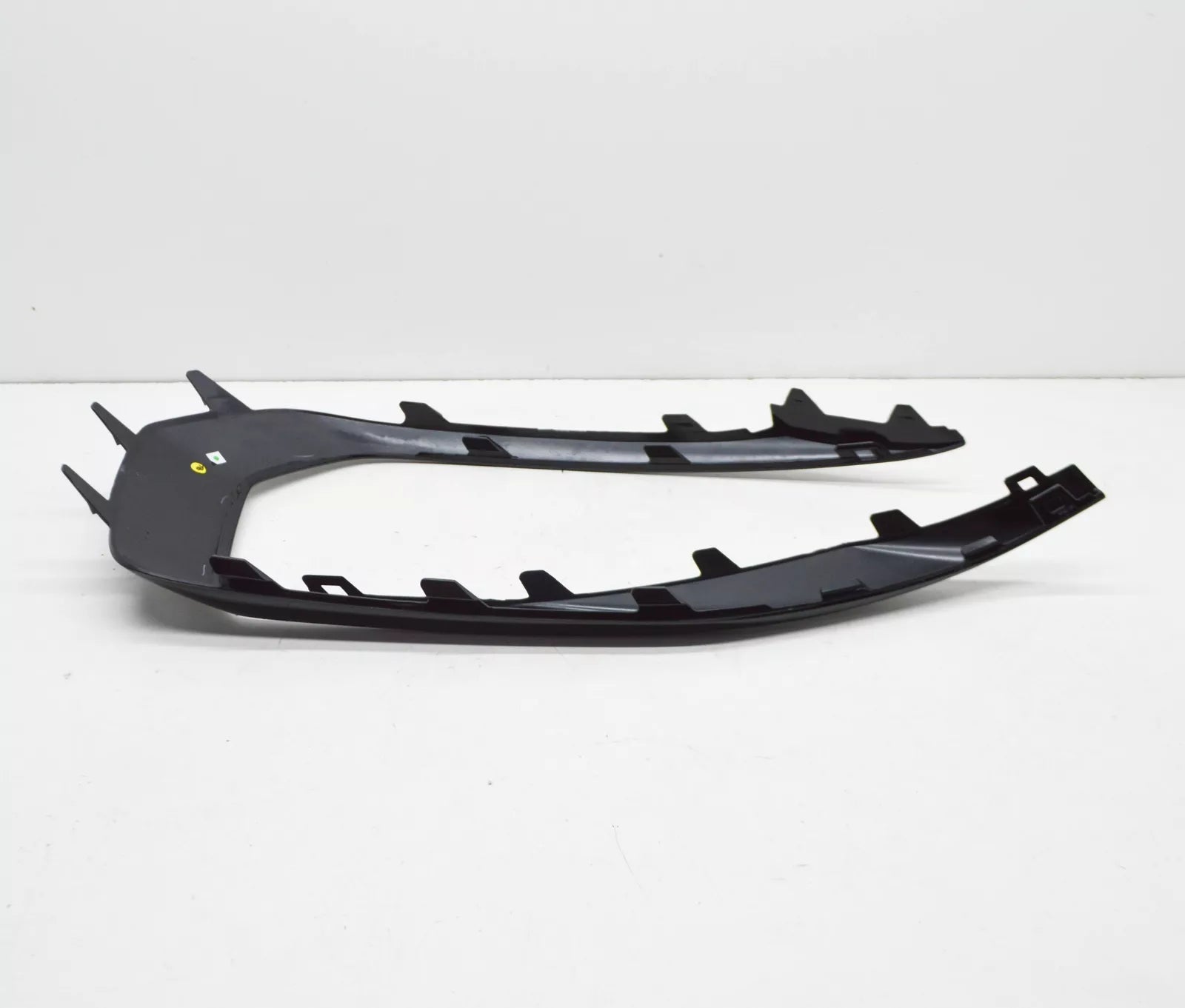 NEW VOLKSWAGEN PASSAT ALLTRACK B8 FRONT BUMPER RIGHT TRIM 561853212B041