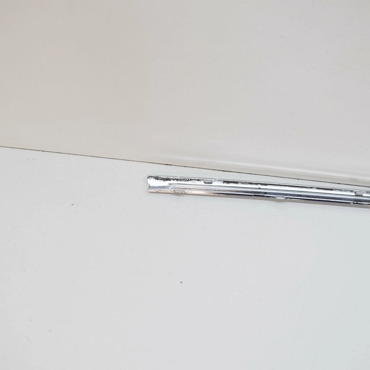 NEW MERCEDES-BENZ C W205 FRONT RIGHT DOOR MOLDING A2056906202 ORIGINAL