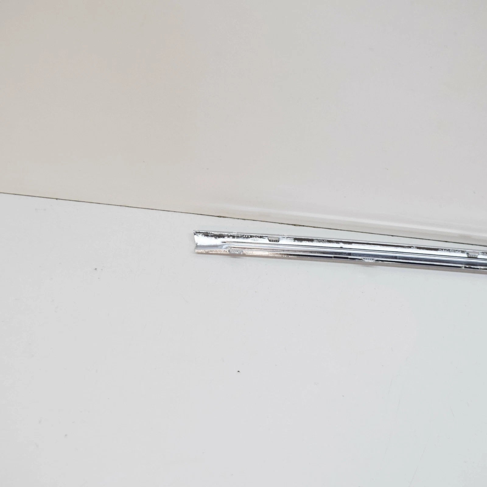 NEW MERCEDES-BENZ C W205 FRONT RIGHT DOOR MOLDING A2056906202 ORIGINAL