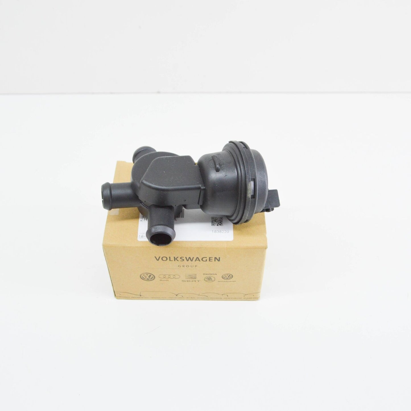 NEW VW AMAROK 2H ENGINE VACUUM VALVE 2H0121805A ORIGINAL