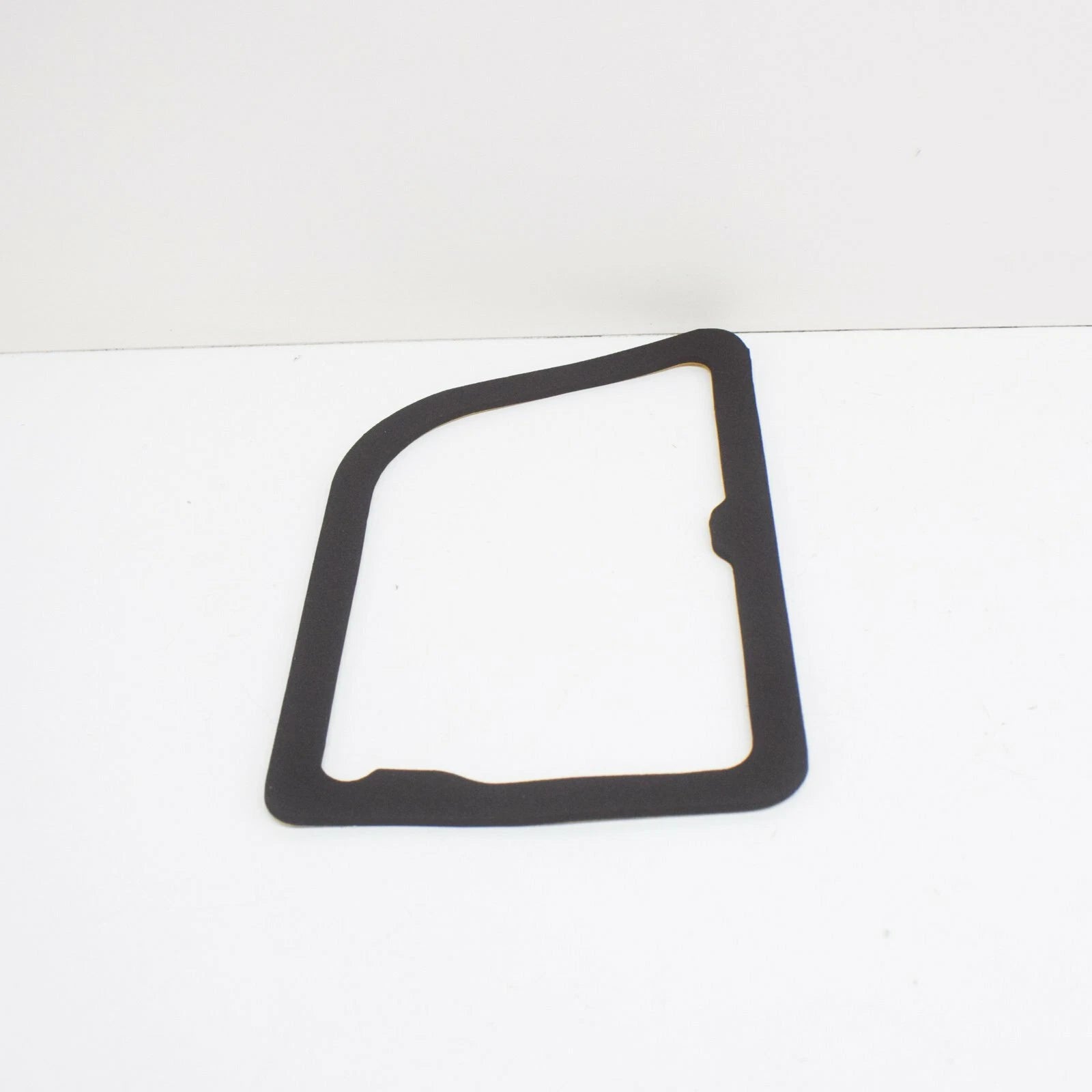 NEW BMW X5 E70 REAR LEFT LIGHT INNER GASKET SEAL 63217288973 2010 ORIGINAL