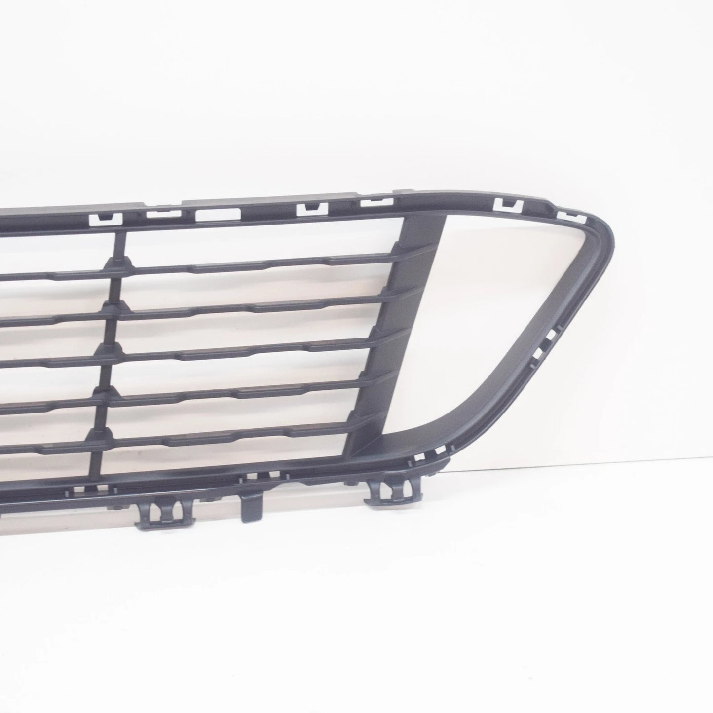 NEW BMW X1 F48 FRONT BUMPER CENTER LOWER GRILLE X-LINE 51117354773 2015 ORIGINAL